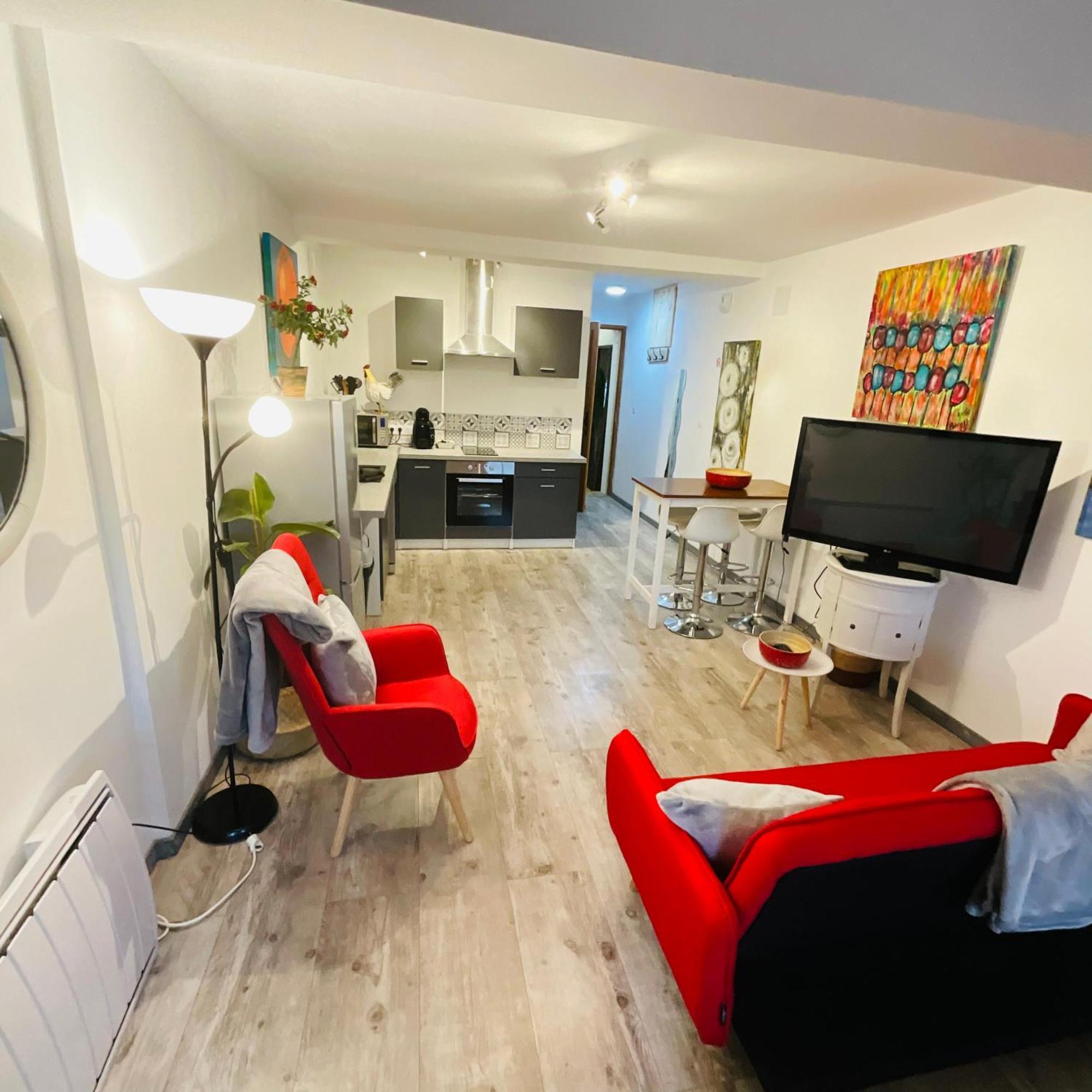 Hote Labyrinthe Sur La Place Chambres D, Hotes , Calme ,Netflix Мирпоа Екстериор снимка