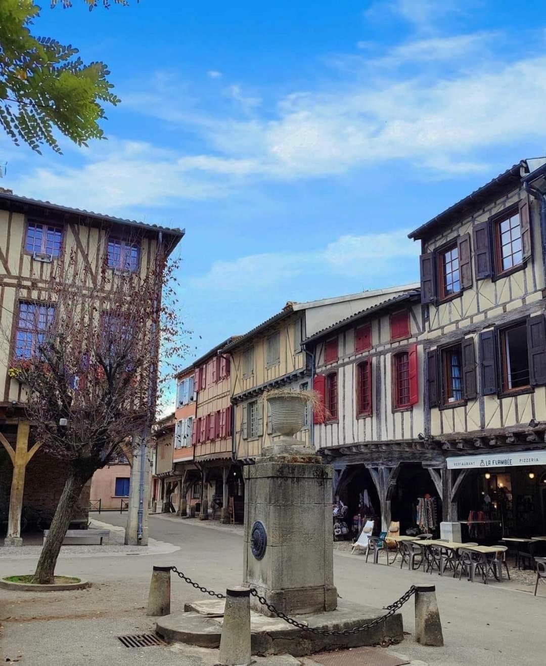Hote Labyrinthe Sur La Place Chambres D, Hotes , Calme ,Netflix Мирпоа Екстериор снимка