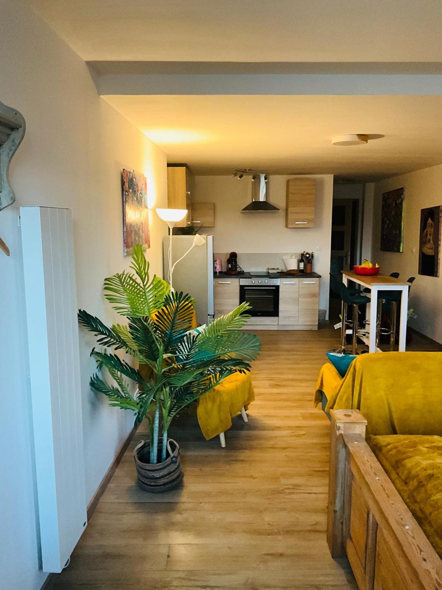 Hote Labyrinthe Sur La Place Chambres D, Hotes , Calme ,Netflix Мирпоа Екстериор снимка