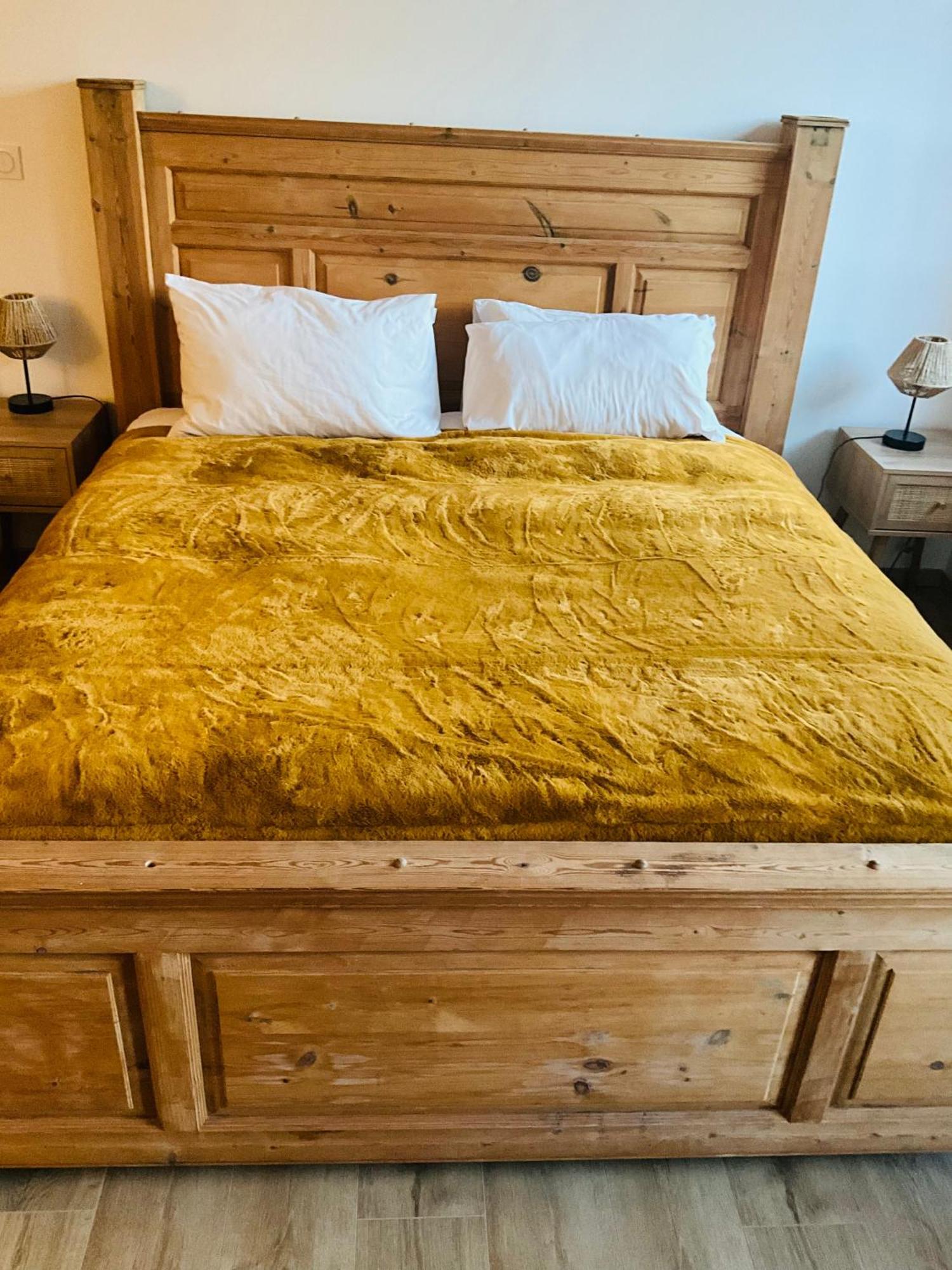Hote Labyrinthe Sur La Place Chambres D, Hotes , Calme ,Netflix Мирпоа Екстериор снимка