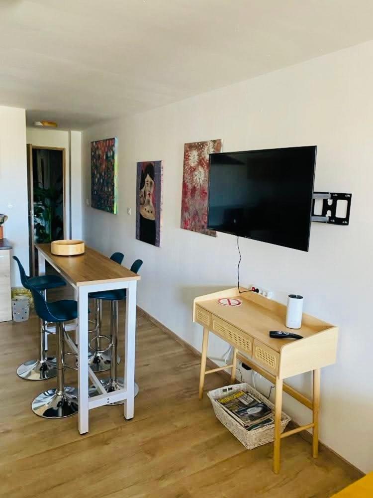 Hote Labyrinthe Sur La Place Chambres D, Hotes , Calme ,Netflix Мирпоа Екстериор снимка